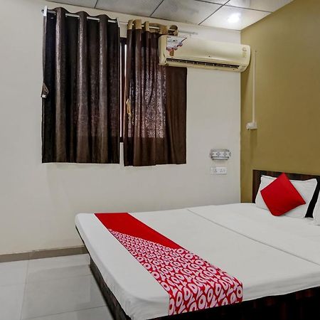Oyo Flagship Sai Satyam Lodge Пюн Екстериор снимка
